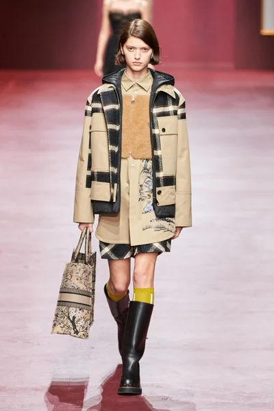 Look 28